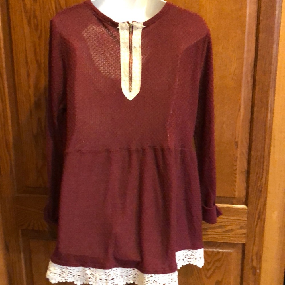 Hayden top size large - Picture 2 of 3